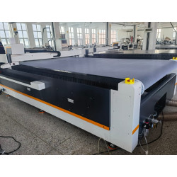 Plotter industrial de corte 1600 x 2500